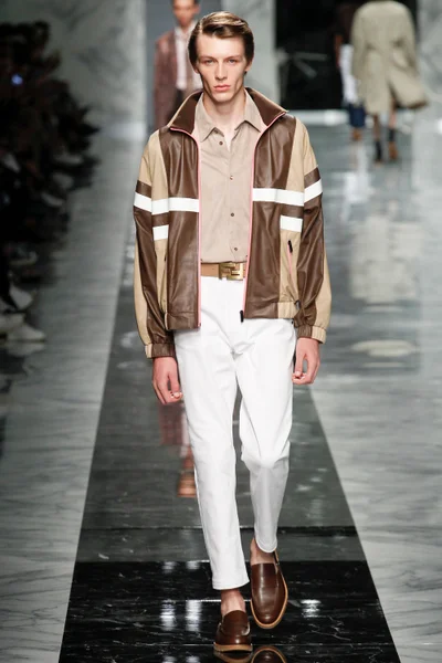 Look 9